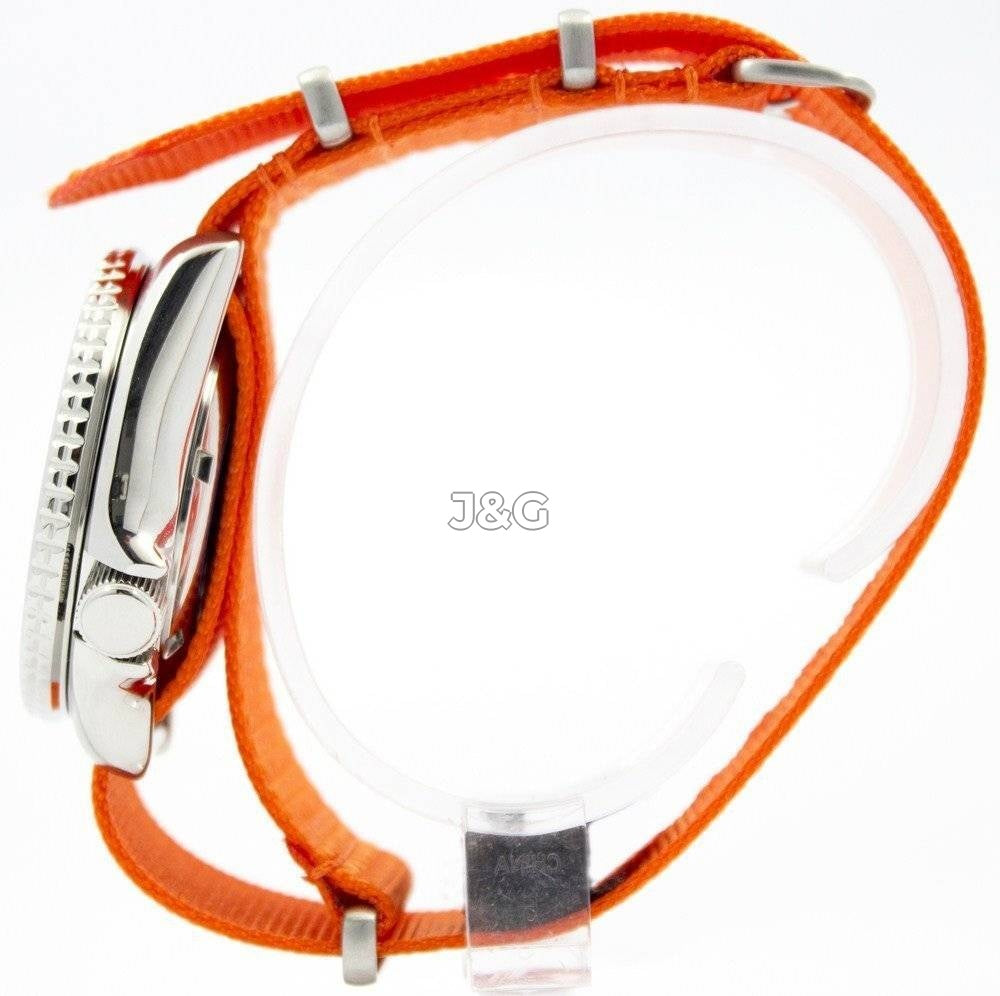 Seiko Automatic movement White Male SKX009J1-var-NATO7. A brand-new Seiko watch featuring a White dial. Angled view. - view 3