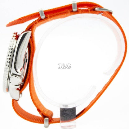 Seiko Automatic movement White Male SKX009J1-var-NATO7. A brand-new Seiko watch featuring a White dial. Angled view. - view 3