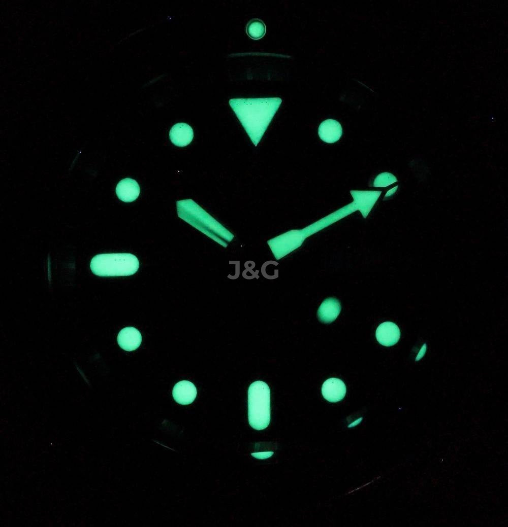 Seiko Automatic movement White Male SKX009K1-var-NATO23. A brand-new Seiko watch featuring a White dial. Side view. - view 2