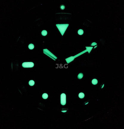 Seiko Automatic movement White Male SKX009K1-var-NATO23. A brand-new Seiko watch featuring a White dial. Side view. - view 2