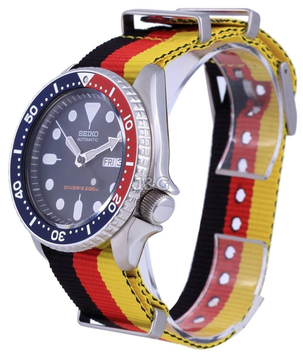 Seiko Automatic movement White Male SKX009K1-var-NATO26. A brand-new Seiko watch featuring a White dial. Front view. - view 3