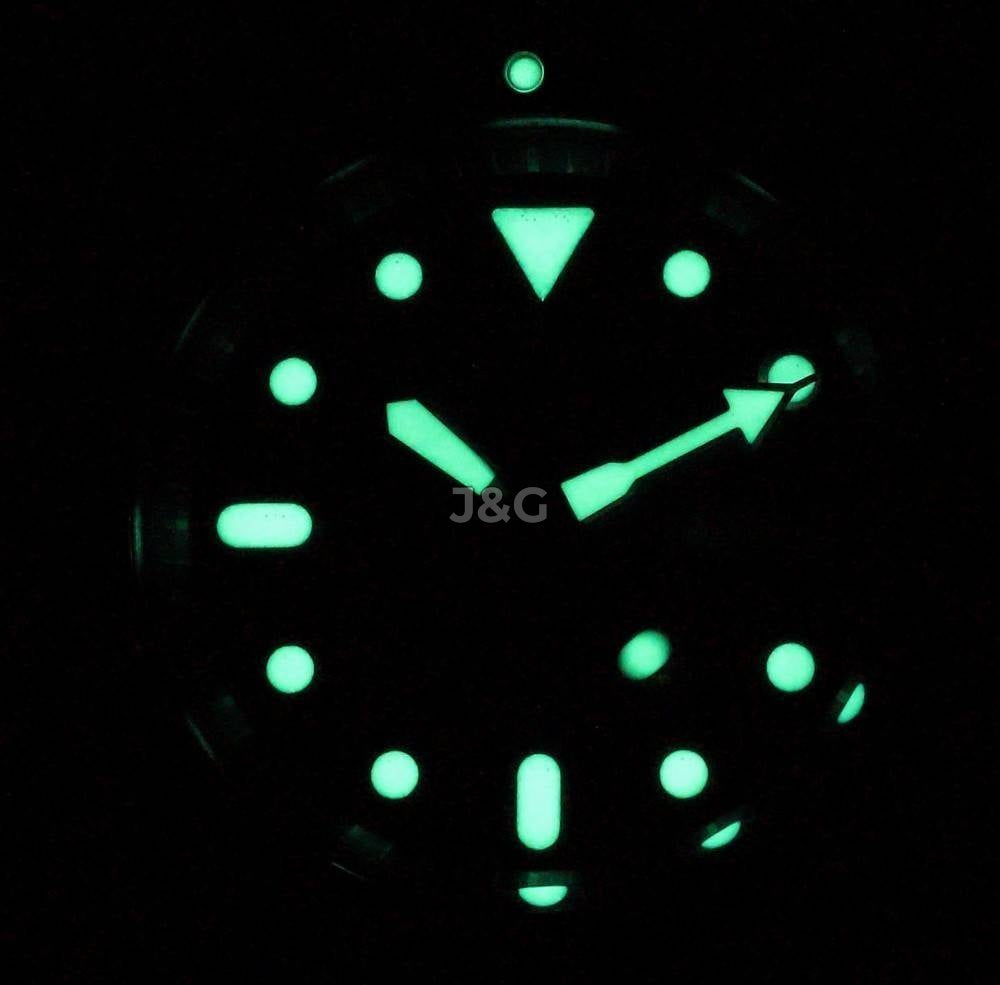 Seiko Automatic movement White Male SKX009K1-var-NATO30. A brand-new Seiko watch featuring a White dial. Side view. - view 2