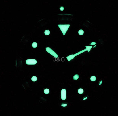 Seiko Automatic movement White Male SKX009K1-var-NATO30. A brand-new Seiko watch featuring a White dial. Side view. - view 2