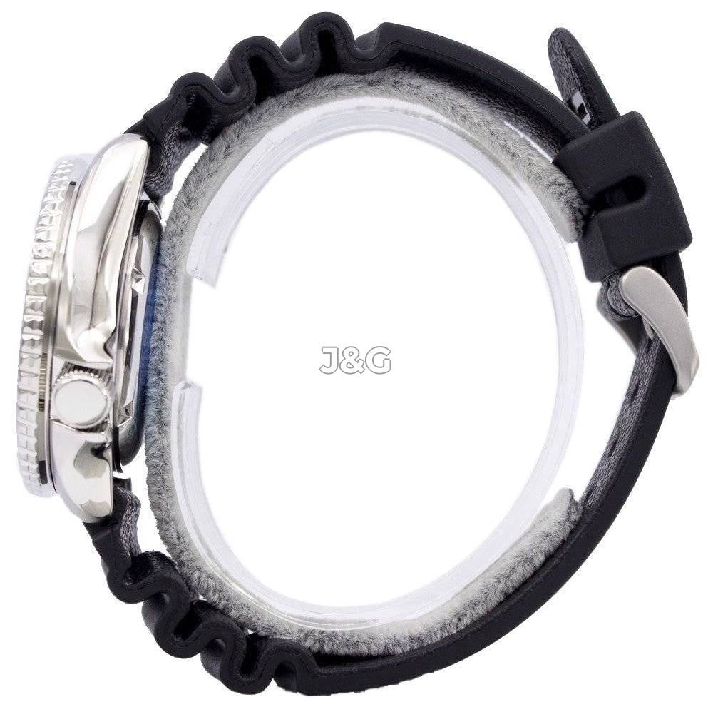 Seiko Automatic movement White Rubber Male SKX009K1. A brand-new Seiko watch featuring a White dial and a Rubber strap. Front view. - view 3