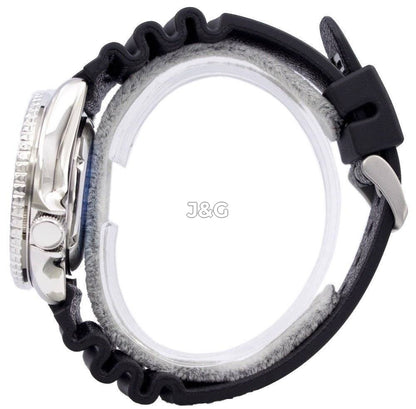 Seiko Automatic movement White Rubber Male SKX009K1. A brand-new Seiko watch featuring a White dial and a Rubber strap. Front view. - view 3