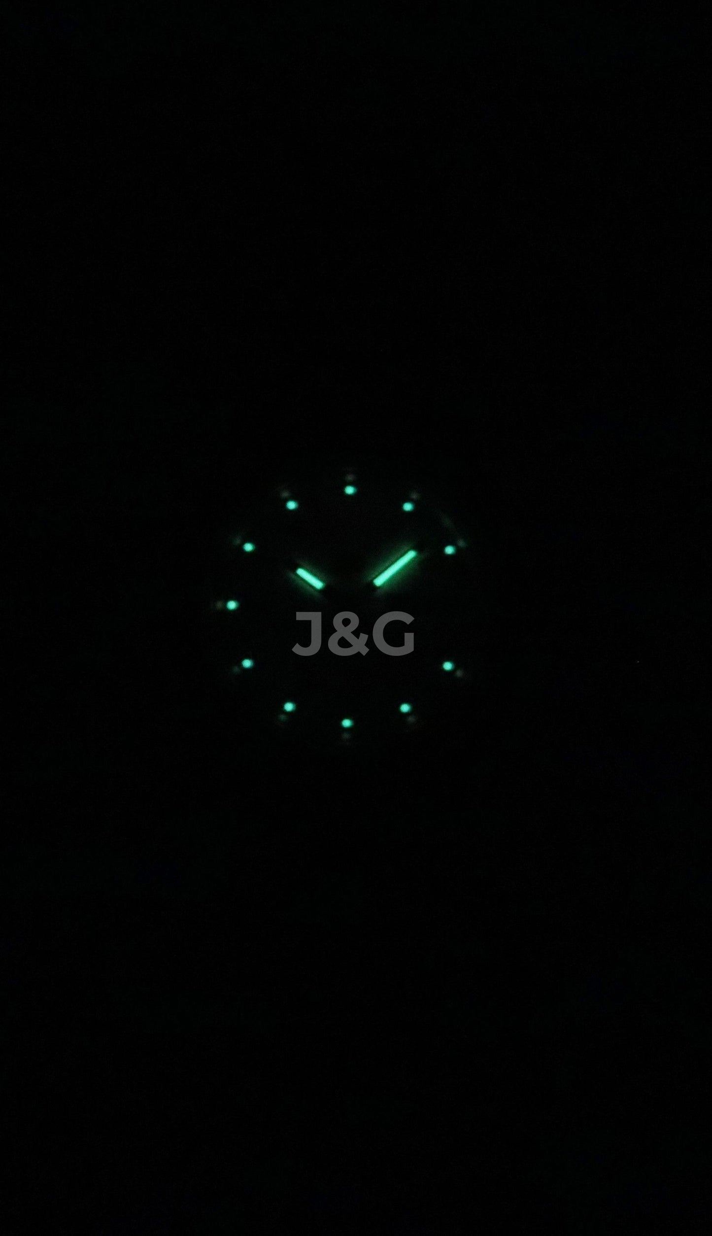 Seiko Automatic movement White Stainless steel Female SYMK30K1. A brand-new Seiko watch featuring a White dial and a Stainless steel strap. Angled view. - view 2