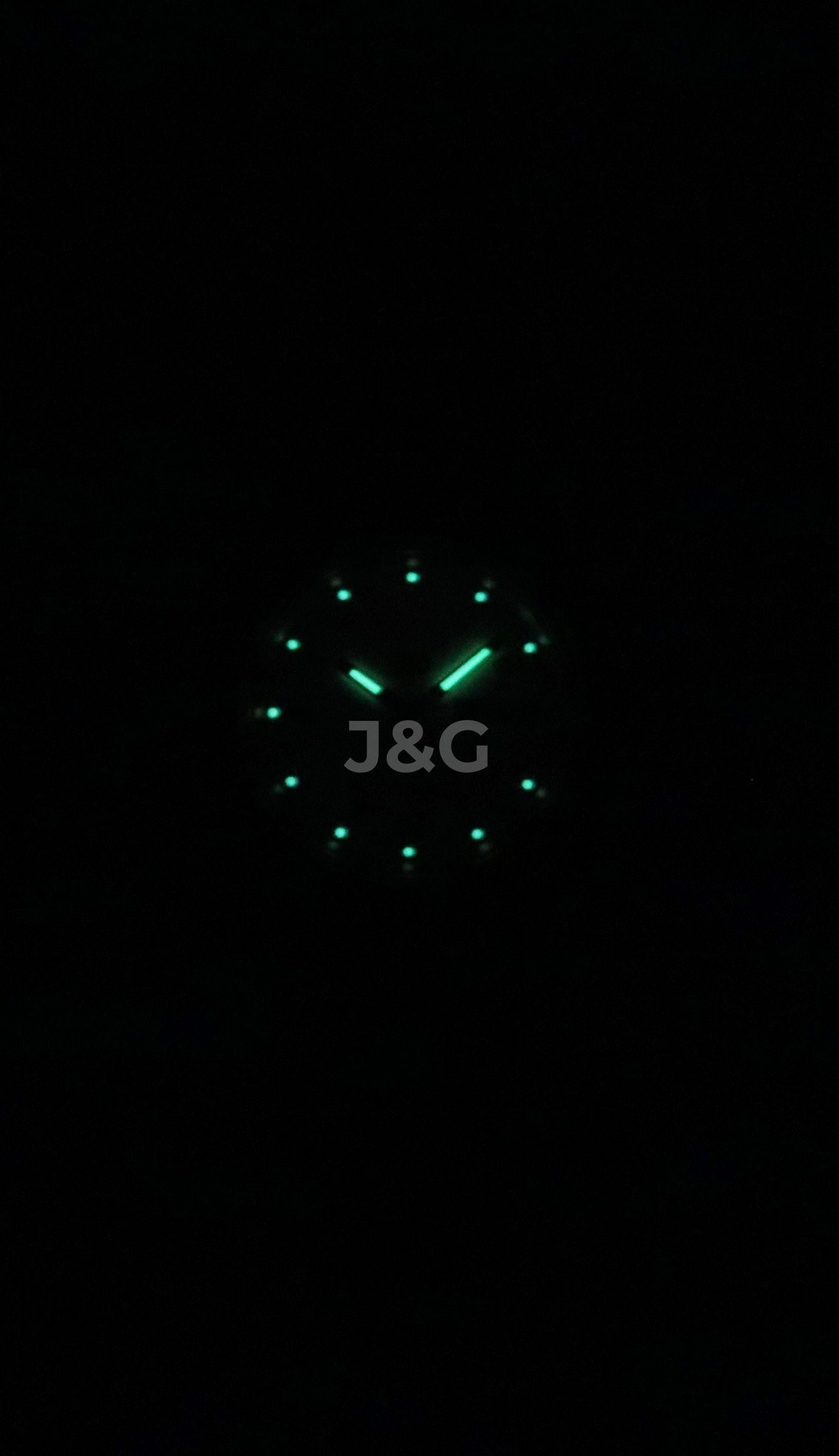 Seiko Automatic movement White Stainless steel Female SYMK30K1. A brand-new Seiko watch featuring a White dial and a Stainless steel strap. Angled view. - view 2