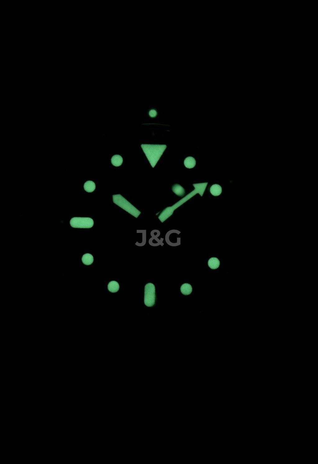 Seiko Automatic movement White Stainless steel Male SKX009K1-var-NATO3. A brand-new Seiko watch featuring a White dial and a Stainless steel strap. Front view. - view 2