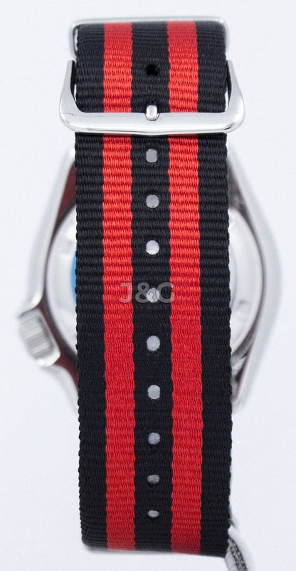 Seiko Automatic movement White Stainless steel Male SKX009K1-var-NATO3. A brand-new Seiko watch featuring a White dial and a Stainless steel strap. Front view. - view 4