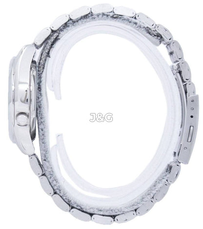 Seiko Automatic movement White Stainless steel Male SNK369K1. A brand-new Seiko watch featuring a White dial and a Stainless steel strap. Angled view. - view 3