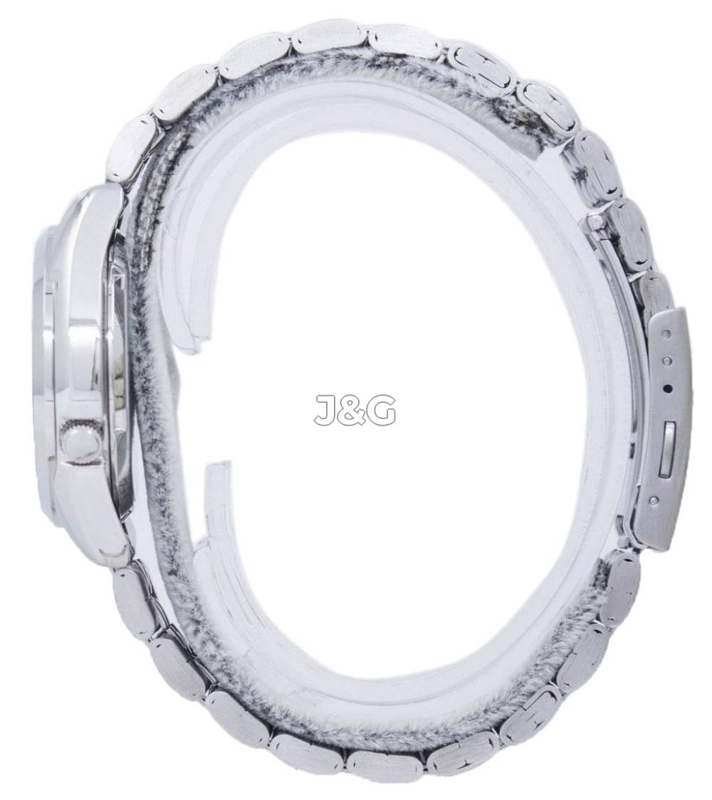 Seiko Automatic movement White Stainless steel Male SNK375J1. A brand-new Seiko watch featuring a White dial and a Stainless steel strap. Angled view. - view 3