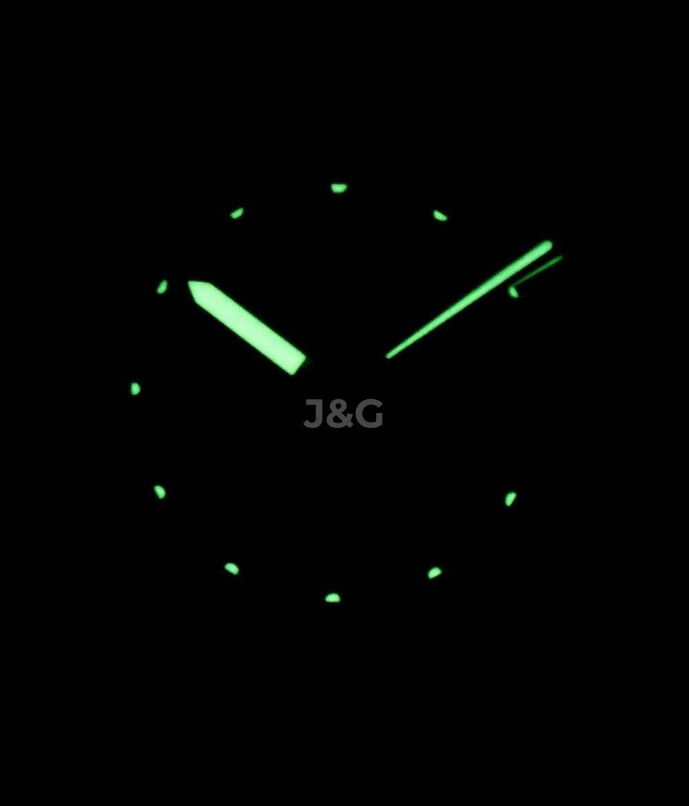 Seiko Automatic movement White Stainless steel Male SNKE53J1. A brand-new Seiko watch featuring a White dial and a Stainless steel strap. Front view. - view 2