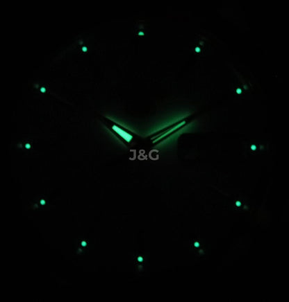 Seiko Automatic movement White Stainless steel Male SNKL24J1. A brand-new Seiko watch featuring a White dial and a Stainless steel strap. Angled view. - view 2