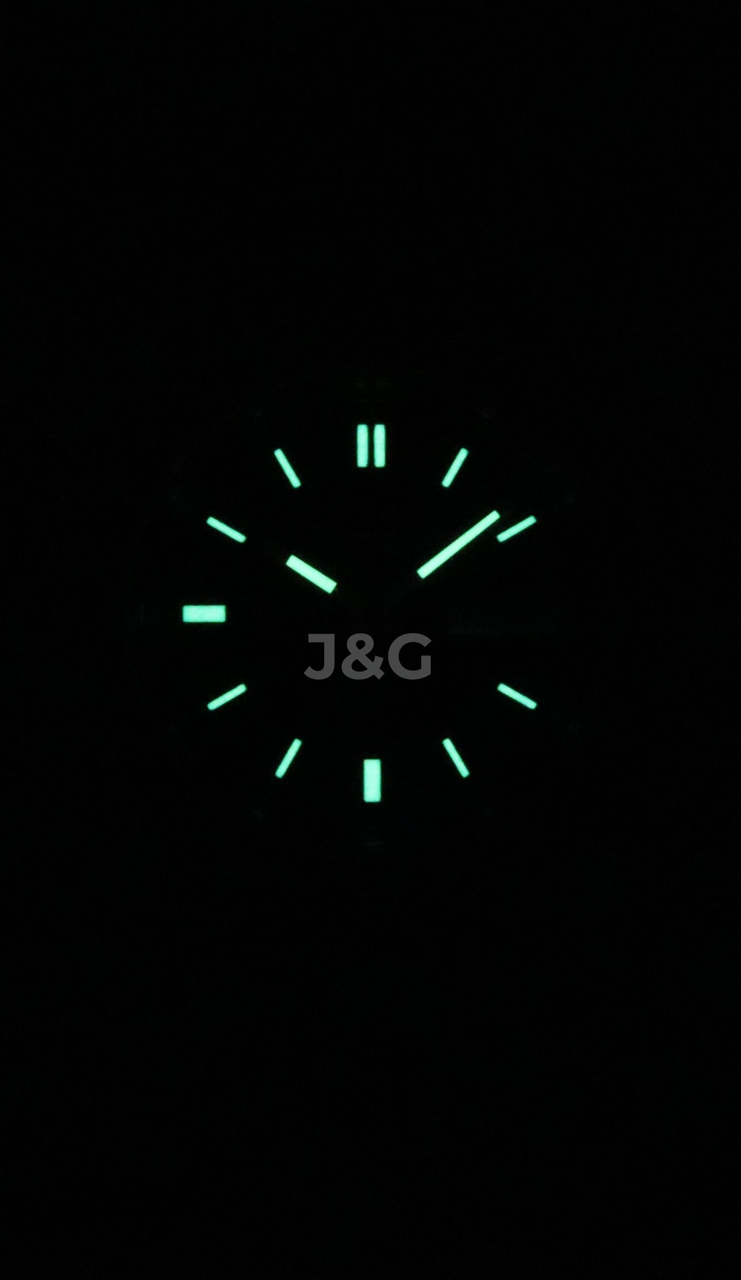 Seiko Automatic movement White Stainless steel Male SNXS77J1. A brand-new Seiko watch featuring a White dial and a Stainless steel strap. Side view. - view 2