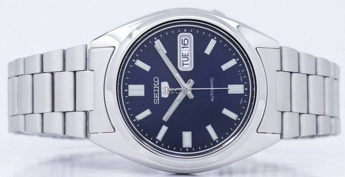 Seiko Automatic movement White Stainless steel Male SNXS77K1. A brand-new Seiko watch featuring a White dial and a Stainless steel strap. Side view. - view 5