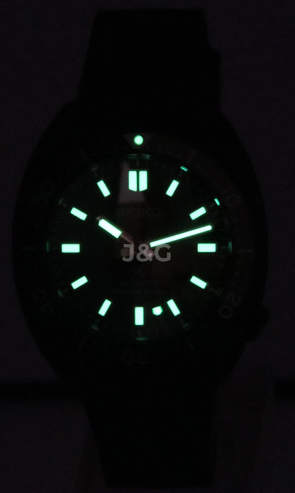 Seiko Prospex Automatic movement Black Male SPB335J1. A brand-new Seiko Prospex watch featuring a Black dial. Angled view. - view 2