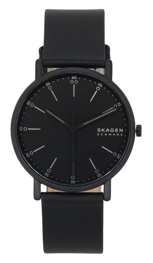 Skagen Signatur Leather Strap Black Dial Quartz. A brand-new Skagen Signatur watch featuring a Black dial and a Leather strap. Side view.