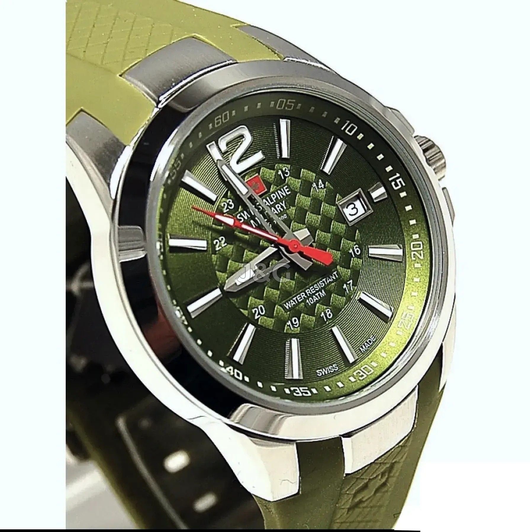 Swiss Alpine Military Combat Luminous hands Green Rubber Male 7058.1838.-.GW. A brand-new Swiss Alpine Military Combat watch featuring a Green dial and a Rubber strap. Front view. - view 2
