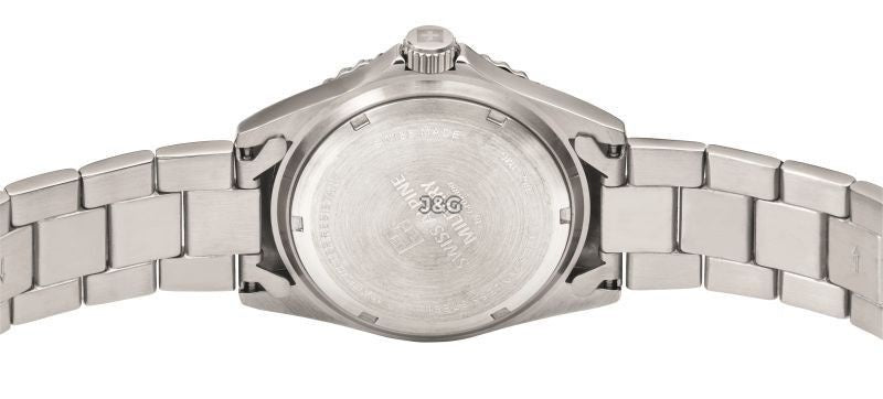 Swiss Alpine Military Master Diver Quartz movement Black Stainless steel Male 7052.1132.-.GW. A brand-new Swiss Alpine Military Master Diver watch featuring a Black dial and a Stainless steel strap. Front view. - view 3