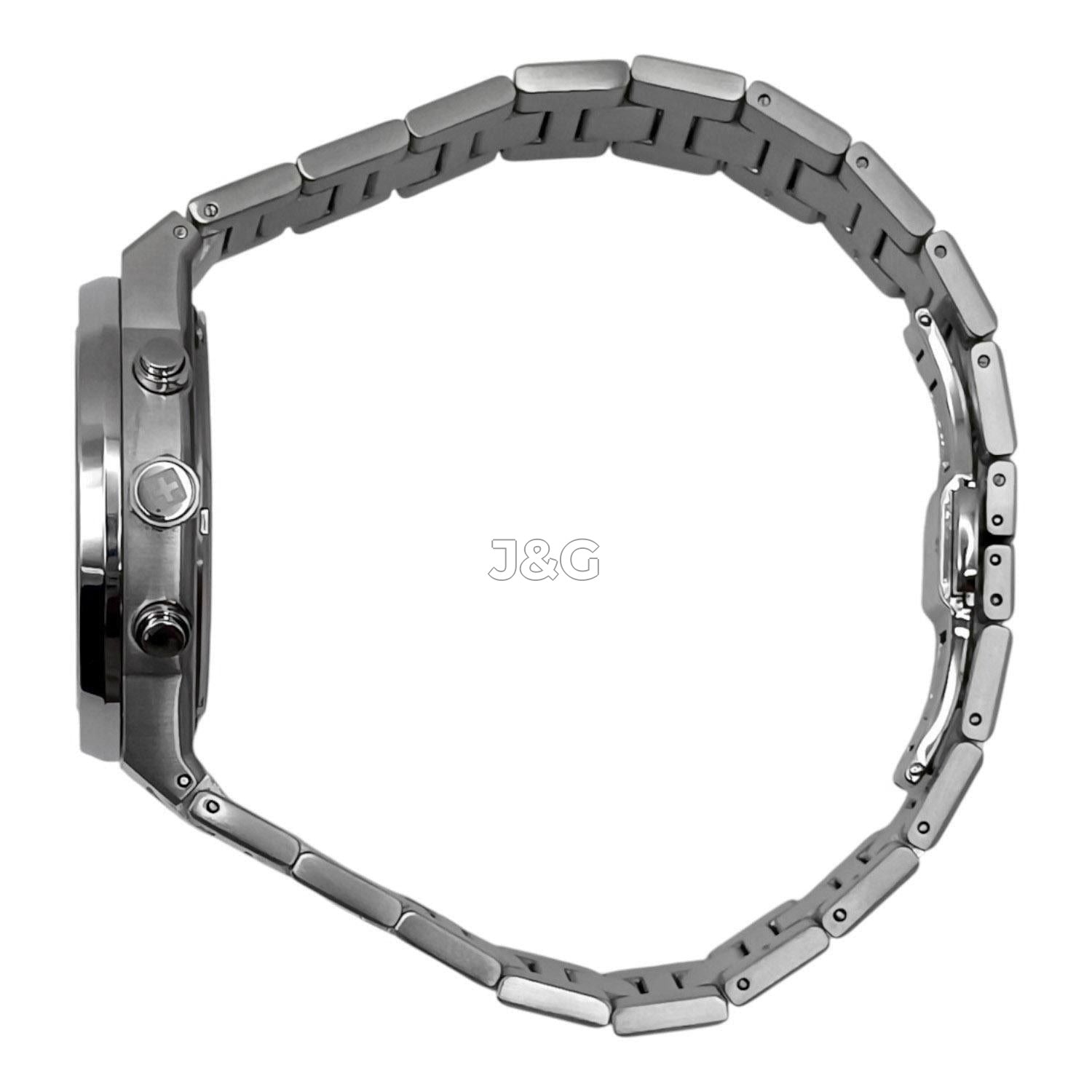 Swiss Alpine Military Pioneer Quartz movement Blue Stainless steel Male 7048.9135.-.GW. A brand-new Swiss Alpine Military Pioneer watch featuring a Blue dial and a Stainless steel strap. Angled view. - view 2