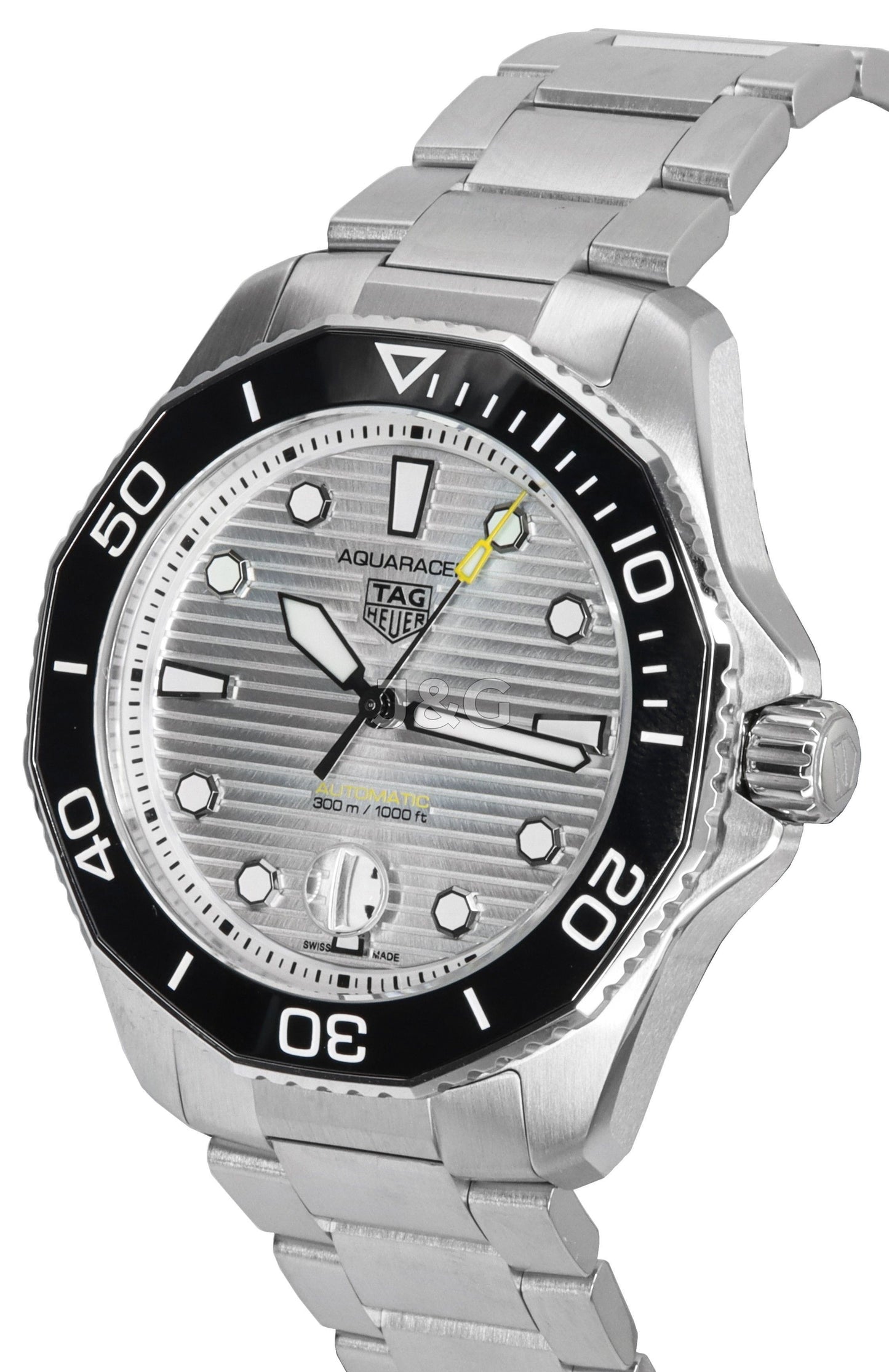 Tag Heuer Aquaracer Professional 300 Automatic movement Grey Male WBP201C.BA0632. A brand-new Tag Heuer Aquaracer watch featuring a Grey dial. Angled view. - view 3