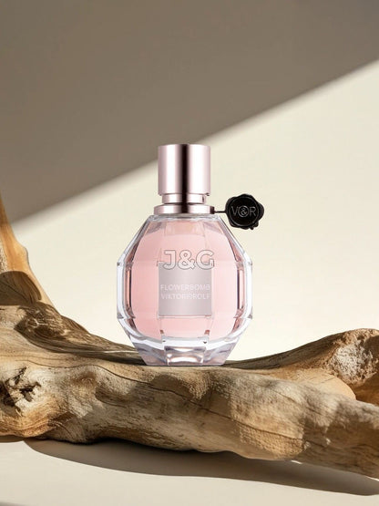 Viktor & Rolf Flowerbomb Female 3360374000059-US5. A brand-new Viktor & Rolf Flowerbomb watch. Front view. - view 3